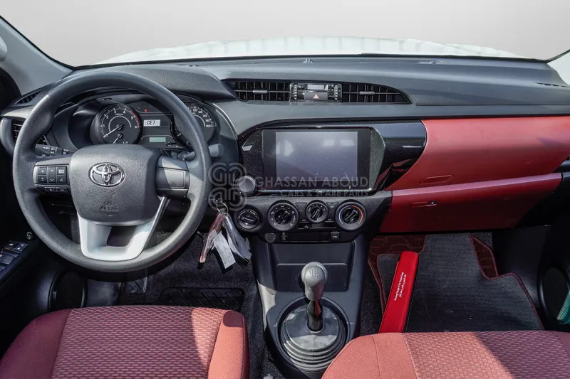 Toyota Hilux 4X4 Double Cabin - טנדר, כלי רכב מסחרי קומבי: תמונה 4 Toyota Hilux 4X4 Double Cabin - טנדר, כלי רכב מסחרי קומבי: תמונה 4