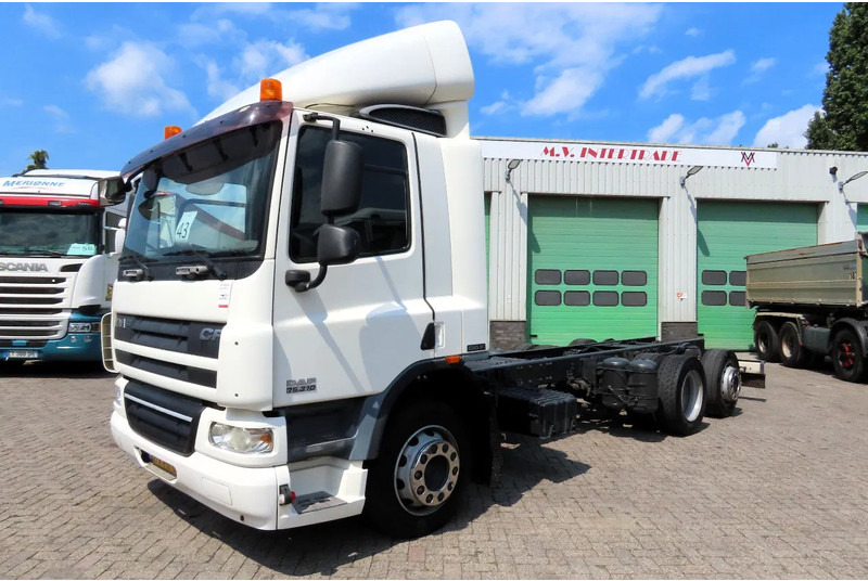 DAF CF 75.310 6x2 , DUTCH TRUCK, 4.20 wheelbasis - משאית עם שלדת תא: תמונה 1 DAF CF 75.310 6x2 , DUTCH TRUCK, 4.20 wheelbasis - משאית עם שלדת תא: תמונה 1