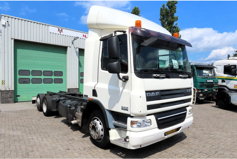 DAF CF 75.310 6x2 , DUTCH TRUCK, 4.20 wheelbasis - משאית עם שלדת תא: תמונה 2 DAF CF 75.310 6x2 , DUTCH TRUCK, 4.20 wheelbasis - משאית עם שלדת תא: תמונה 2