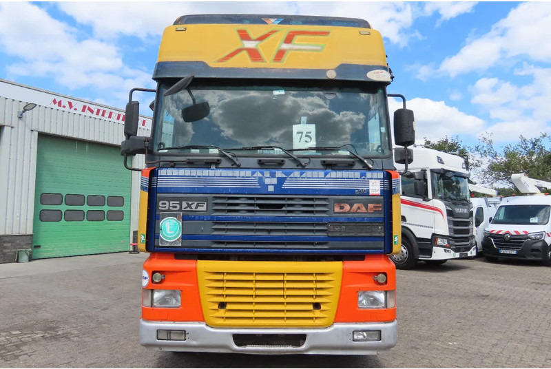 DAF XF 530 type E4, Manual!!! - יחידת טרקטור: תמונה 3 DAF XF 530 type E4, Manual!!! - יחידת טרקטור: תמונה 3