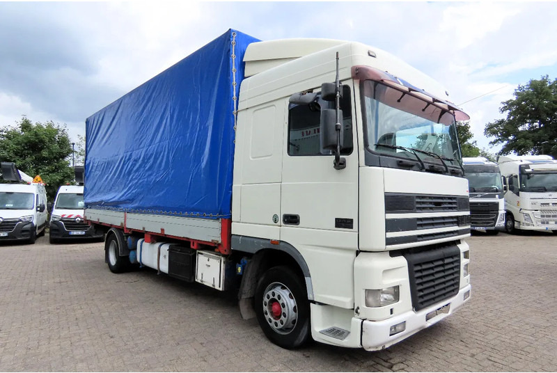 DAF XF 95.430 Manual diesel injection! Manual gearbox! - משאית וילונות צד: תמונה 1 DAF XF 95.430 Manual diesel injection! Manual gearbox! - משאית וילונות צד: תמונה 1