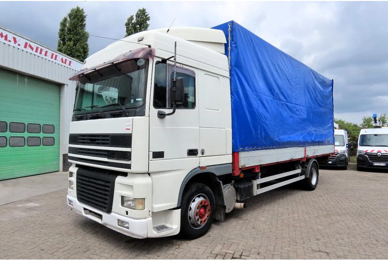 DAF XF 95.430 Manual diesel injection! Manual gearbox! - משאית וילונות צד: תמונה 2 DAF XF 95.430 Manual diesel injection! Manual gearbox! - משאית וילונות צד: תמונה 2