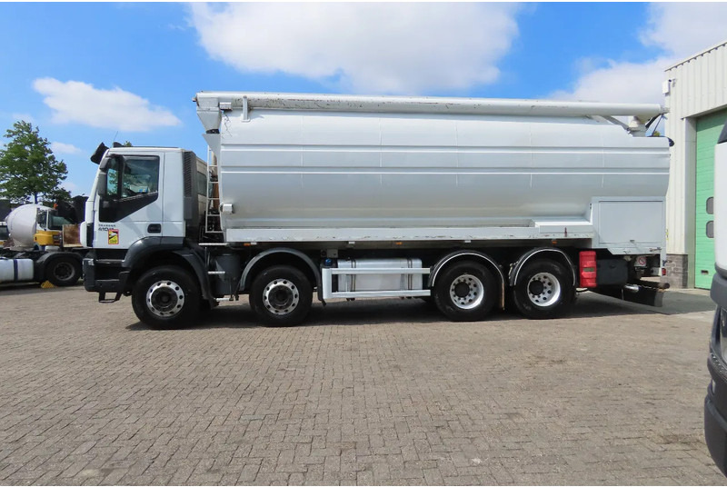 Iveco Eurotrakker 410 8x4. Light damages, 100% all working. 100% drivable - משאית מכל: תמונה 4 Iveco Eurotrakker 410 8x4. Light damages, 100% all working. 100% drivable - משאית מכל: תמונה 4