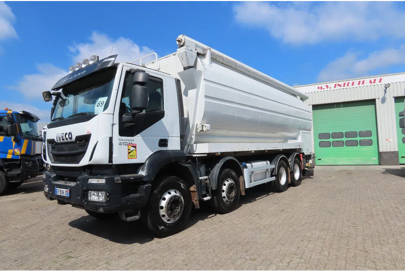 Iveco Eurotrakker 410 8x4. Light damages, 100% all working. 100% drivable - משאית מכל: תמונה 1 Iveco Eurotrakker 410 8x4. Light damages, 100% all working. 100% drivable - משאית מכל: תמונה 1