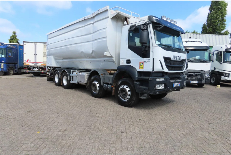 Iveco Eurotrakker 410 8x4. Light damages, 100% all working. 100% drivable - משאית מכל: תמונה 3 Iveco Eurotrakker 410 8x4. Light damages, 100% all working. 100% drivable - משאית מכל: תמונה 3
