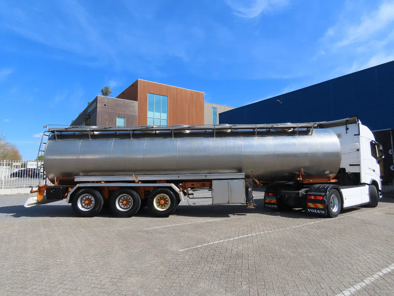 Magyar 5 compartments , 32500L FOOD, air susp, (5 DIFFERENT PRODUCTS) !! - סמיטריילר מכל: תמונה 3 Magyar 5 compartments , 32500L FOOD, air susp, (5 DIFFERENT PRODUCTS) !! - סמיטריילר מכל: תמונה 3