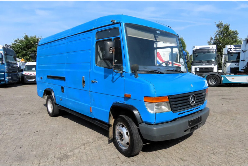 Mercedes-Benz Vario 812D - כלי רכב מסחרי עם לוח: תמונה 3 Mercedes-Benz Vario 812D - כלי רכב מסחרי עם לוח: תמונה 3
