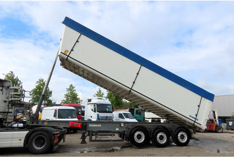 סמיטריילר עם מזהיר Schmitz Cargobull 50m3 , 6240kg LIFT/ SAF, GREAT Condition: תמונה 5