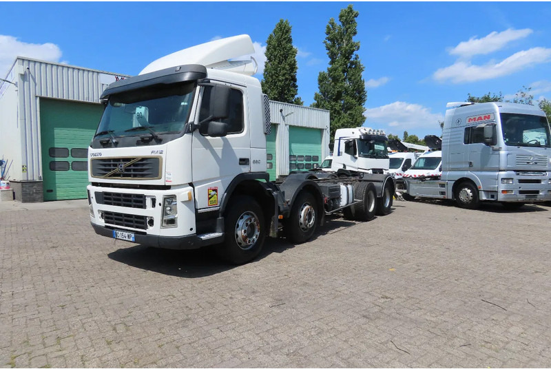 Volvo FM 12.380 8x4 FULL SPRING. 100% condition! - משאית עם שלדת תא: תמונה 1 Volvo FM 12.380 8x4 FULL SPRING. 100% condition! - משאית עם שלדת תא: תמונה 1