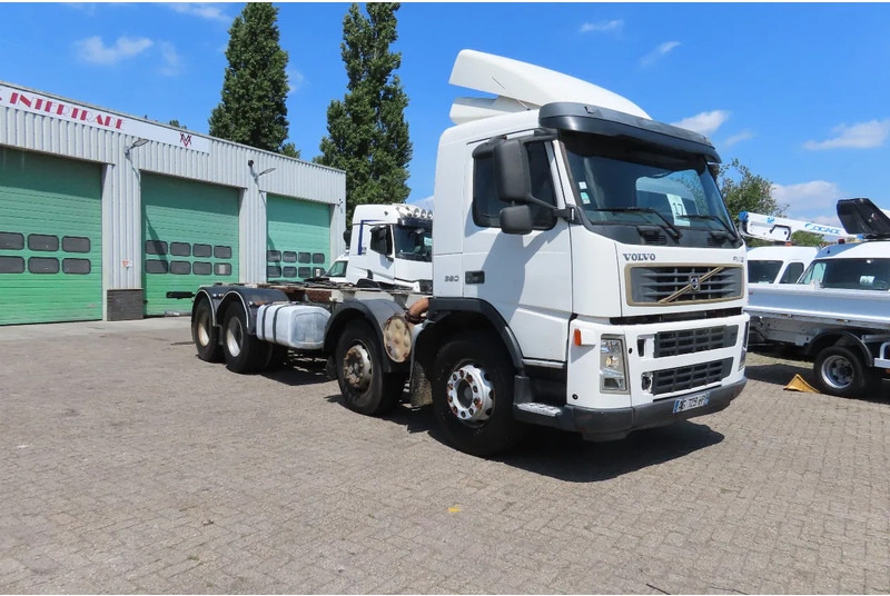 Volvo FM 380 8x4 FULL SPRING. 100% condition! - משאית עם שלדת תא: תמונה 3 Volvo FM 380 8x4 FULL SPRING. 100% condition! - משאית עם שלדת תא: תמונה 3