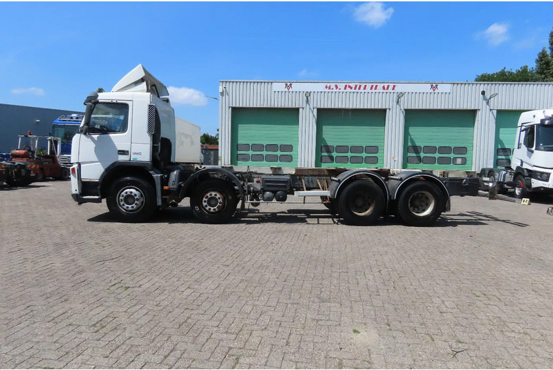 Volvo FM 380 8x4 FULL SPRING. 100% condition! - משאית עם שלדת תא: תמונה 4 Volvo FM 380 8x4 FULL SPRING. 100% condition! - משאית עם שלדת תא: תמונה 4