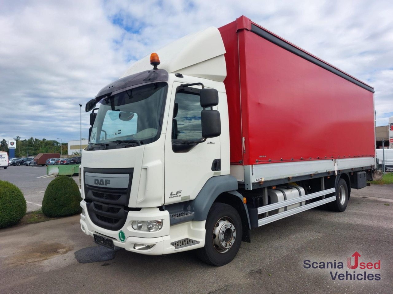 DAF LF 250 FA Pritsche Schiebeplane Ladebordwand - משאית וילונות צד: תמונה 1 DAF LF 250 FA Pritsche Schiebeplane Ladebordwand - משאית וילונות צד: תמונה 1