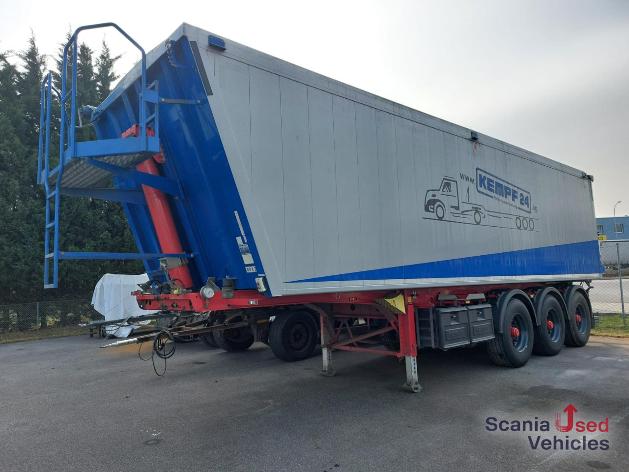 KEMPF SKM 3/S/ 39 A 10 Kastenmulde - סמיטריילר עם מזהיר: תמונה 1 KEMPF SKM 3/S/ 39 A 10 Kastenmulde - סמיטריילר עם מזהיר: תמונה 1