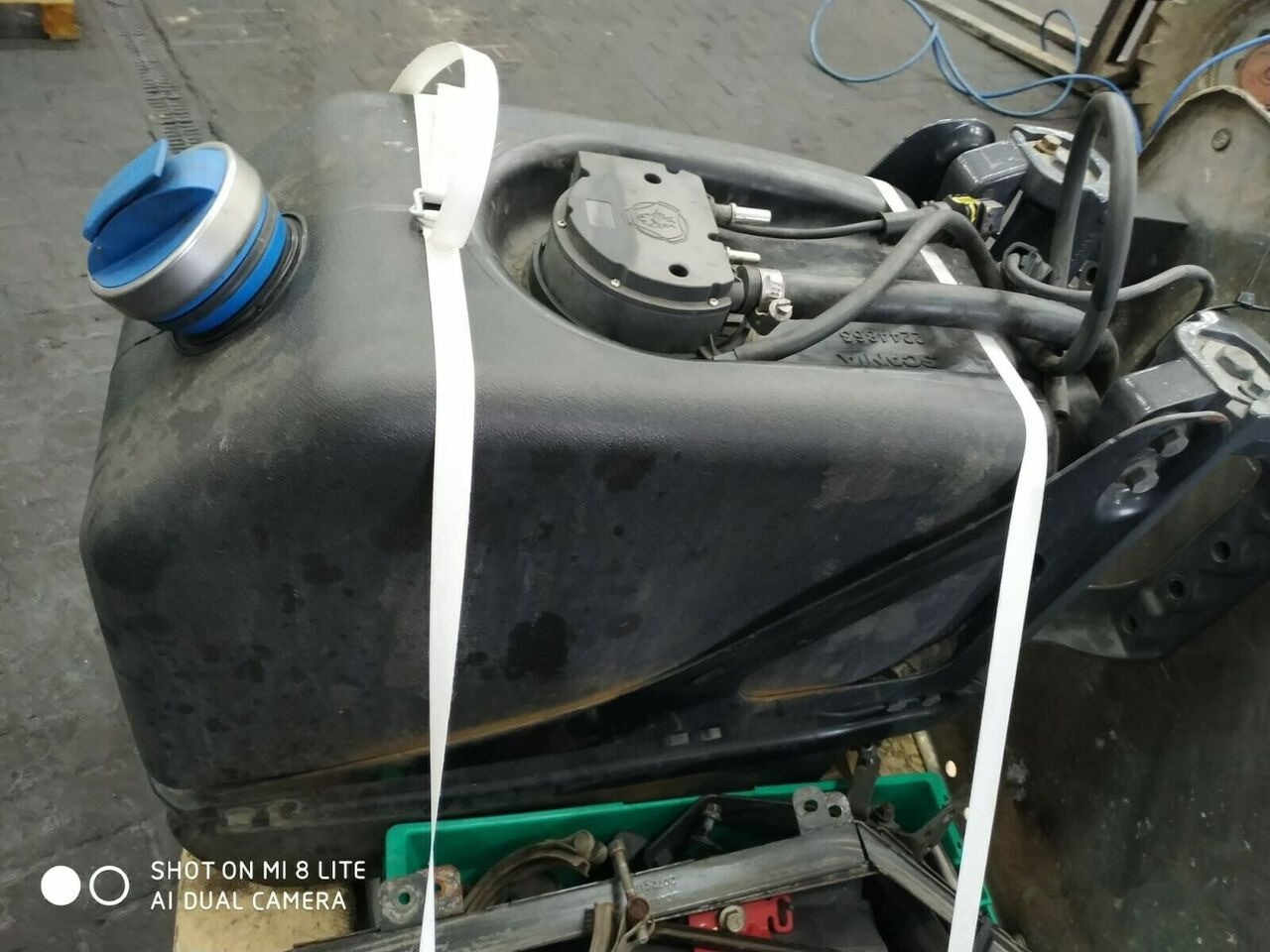 Scania 2244863 2140809 - מכל AdBlue עבור משאית: תמונה 2 Scania 2244863 2140809 - מכל AdBlue עבור משאית: תמונה 2