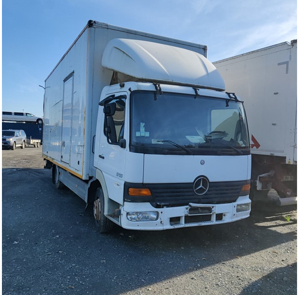 Mercedes-Benz 818 - משאית תיבה: תמונה 2 Mercedes-Benz 818 - משאית תיבה: תמונה 2