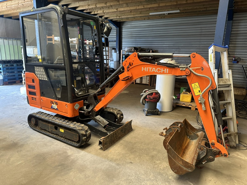 Hitachi ZAXIS ZX19-6 CR 1.9T - 1349H - CABINE - ADJUSTABLE TRACKS - EXTRA HYDR - QUICK HITCH - BE MACHINE - מיני מחפר: תמונה 1 Hitachi ZAXIS ZX19-6 CR 1.9T - 1349H - CABINE - ADJUSTABLE TRACKS - EXTRA HYDR - QUICK HITCH - BE MACHINE - מיני מחפר: תמונה 1
