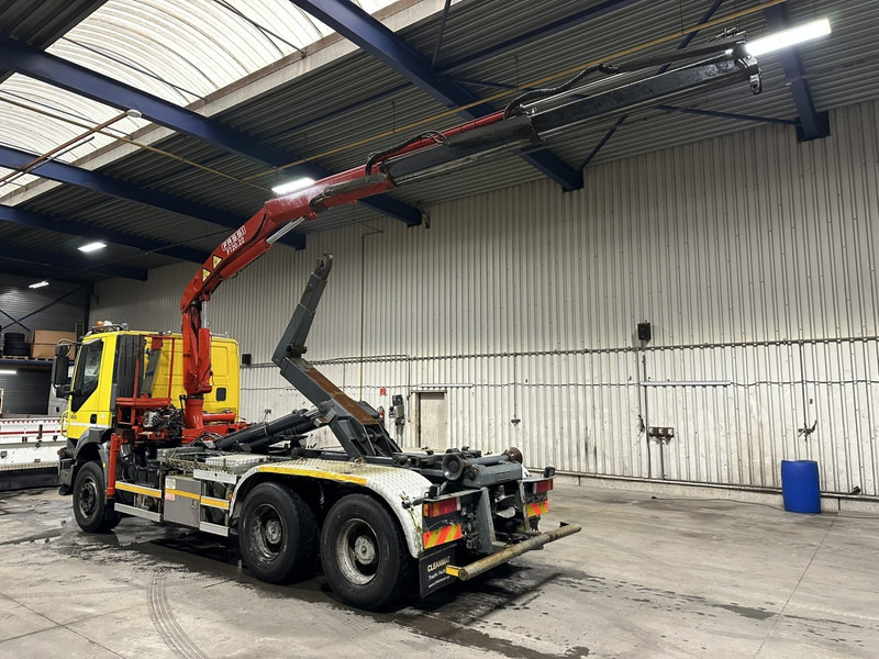 Iveco TRAKKER 350 6x4 HOOKLIFT + CRANE FASSI F120.22 (5/6 F) - *342.000km* - STEEL SPRING / BIG AXLES - AS TRONIC AUTOMATIC GEARBOX - משאית הרמת וו, משאית מנוף: תמונה 4 Iveco TRAKKER 350 6x4 HOOKLIFT + CRANE FASSI F120.22 (5/6 F) - *342.000km* - STEEL SPRING / BIG AXLES - AS TRONIC AUTOMATIC GEARBOX - משאית הרמת וו, משאית מנוף: תמונה 4