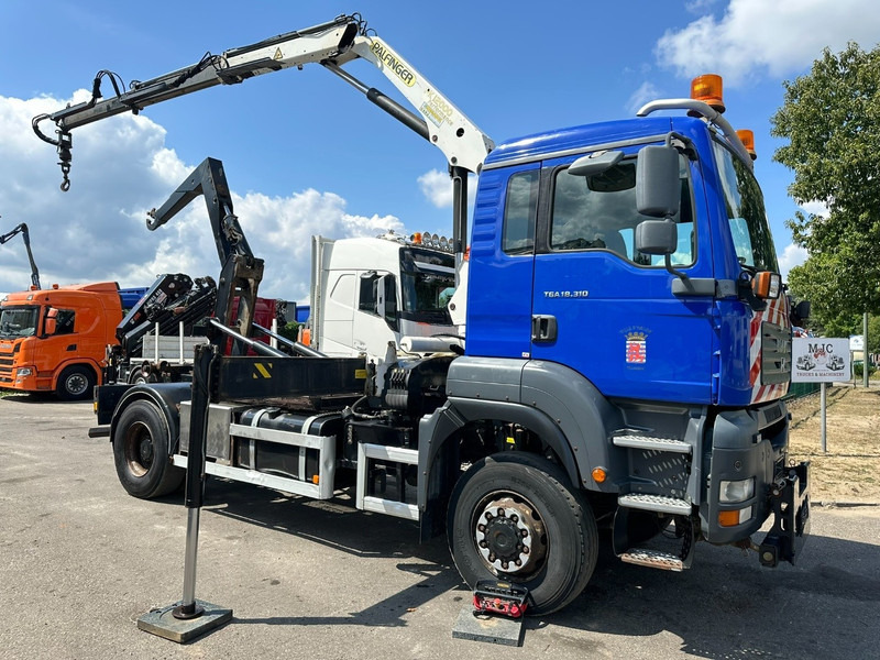 MAN TGA 18.310 4x4 HOOKLIFT + CRANE PALFINGER PK12000 - RADIO - ROTATOR - STEEL SPRING / HUB REDUCTION - MANUAL ZF - BE TRUCK - משאית הרמת וו, משאית מנוף: תמונה 1 MAN TGA 18.310 4x4 HOOKLIFT + CRANE PALFINGER PK12000 - RADIO - ROTATOR - STEEL SPRING / HUB REDUCTION - MANUAL ZF - BE TRUCK - משאית הרמת וו, משאית מנוף: תמונה 1