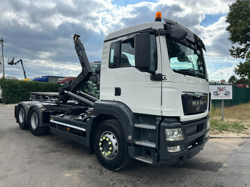 MAN TGS 28.360 6x2 HOOKLIFT 21T HIAB MULTILIFT XR21-S51 - LIFT AXLE - BE TRUCK - משאית הרמת וו: תמונה 1 MAN TGS 28.360 6x2 HOOKLIFT 21T HIAB MULTILIFT XR21-S51 - LIFT AXLE - BE TRUCK - משאית הרמת וו: תמונה 1