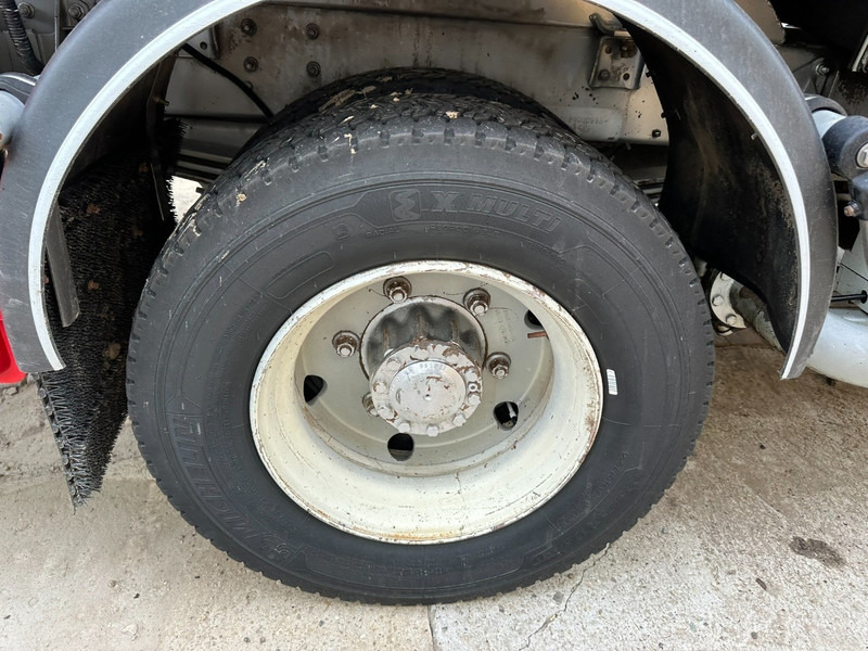 Renault MIDLUM 150 FUEL TANKER / CITERNE MAZOUT - 6500L - 3 COMPARTIMENTS - *ENGINE PROBLEM* - משאית מכל: תמונה 5 Renault MIDLUM 150 FUEL TANKER / CITERNE MAZOUT - 6500L - 3 COMPARTIMENTS - *ENGINE PROBLEM* - משאית מכל: תמונה 5