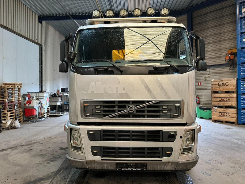 Volvo FH12-420 8x4 HOOKLIFT AJK + CRANE EFFER 250 - 3S - RADIO - TRIDEM LIFT + STEERING AXLE - I SHIFT - BE TRUCK - משאית הרמת וו, משאית מנוף: תמונה 2 Volvo FH12-420 8x4 HOOKLIFT AJK + CRANE EFFER 250 - 3S - RADIO - TRIDEM LIFT + STEERING AXLE - I SHIFT - BE TRUCK - משאית הרמת וו, משאית מנוף: תמונה 2