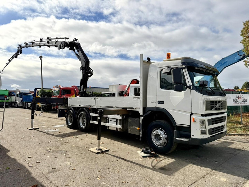 Volvo FM 300 6x4 + (25.8m!) PRITSCHE + KRAN HIAB 245 E-5 + JIB 65 X-3 + 2 ME - *228.000km* - MANUAL - A/C - EURO 3 - BELGIAN TRUCK - משאית צד נופל/ שטוחה, משאית מנוף: תמונה 2 Volvo FM 300 6x4 + (25.8m!) PRITSCHE + KRAN HIAB 245 E-5 + JIB 65 X-3 + 2 ME - *228.000km* - MANUAL - A/C - EURO 3 - BELGIAN TRUCK - משאית צד נופל/ שטוחה, משאית מנוף: תמונה 2