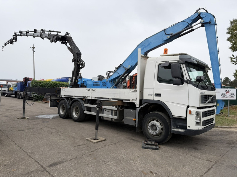 Volvo FM 300 6x4 PRITSCHE + (25.8m!) KRAN HIAB 245 E-5 + JIB 65 X-3 + 2 ME - *228.000km* - MANUAL - A/C - EURO 3 - BELGIAN TRUCK - משאית מנוף: תמונה 2 Volvo FM 300 6x4 PRITSCHE + (25.8m!) KRAN HIAB 245 E-5 + JIB 65 X-3 + 2 ME - *228.000km* - MANUAL - A/C - EURO 3 - BELGIAN TRUCK - משאית מנוף: תמונה 2