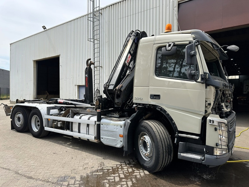 Volvo FM 370 6x2 HOOKLIFT 21T + CRANE HIAB 144 E-4 HIDUO - ENGINE / GEARBOX OK - CHASSIS OK - RUNNING + DRIVING - BE TRUCK - משאית הרמת וו, משאית מנוף: תמונה 1 Volvo FM 370 6x2 HOOKLIFT 21T + CRANE HIAB 144 E-4 HIDUO - ENGINE / GEARBOX OK - CHASSIS OK - RUNNING + DRIVING - BE TRUCK - משאית הרמת וו, משאית מנוף: תמונה 1
