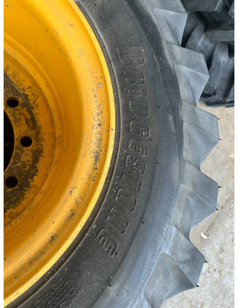 Bridgestone 1000 x 20 Set / 10.00 x 20: 4x2 Tyres - גלגלים וצמיגים עבור מכונת בנייה: תמונה 2 Bridgestone 1000 x 20 Set / 10.00 x 20: 4x2 Tyres - גלגלים וצמיגים עבור מכונת בנייה: תמונה 2