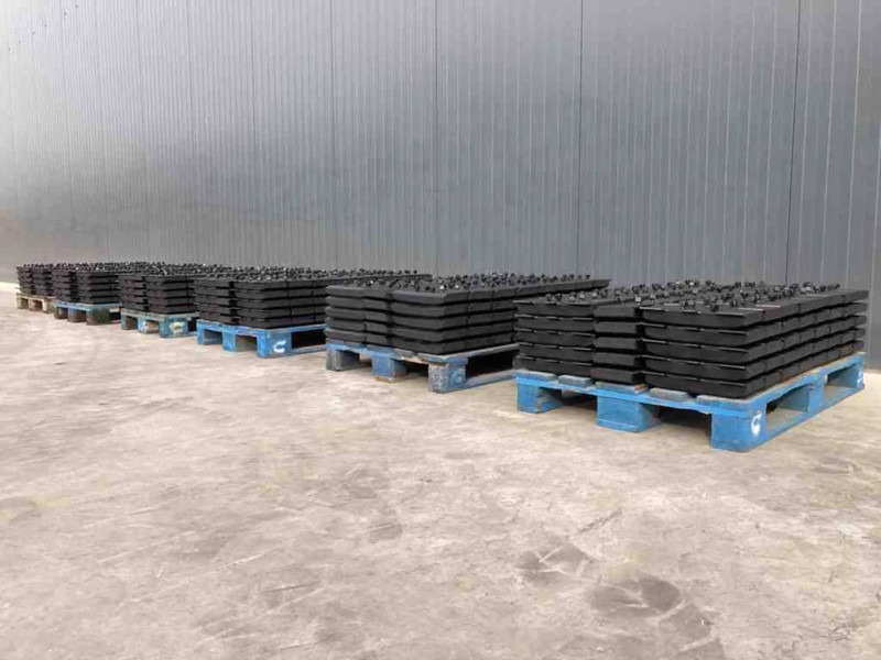 Demag Rubber Asphalt Pads - מסגרת/ שלדה עבור מכונת בנייה: תמונה 1 Demag Rubber Asphalt Pads - מסגרת/ שלדה עבור מכונת בנייה: תמונה 1
