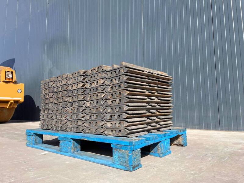 Hyundai R210 / R215 / R220 / R235 / R250 / R260 - מסגרת/ שלדה עבור מכונת בנייה: תמונה 2 Hyundai R210 / R215 / R220 / R235 / R250 / R260 - מסגרת/ שלדה עבור מכונת בנייה: תמונה 2