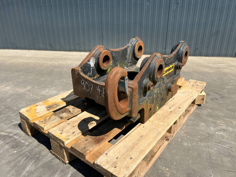 OilQuick OQ65 - M314F / M316F / M318F - מצמד מהיר עבור מכונת בנייה: תמונה 1 OilQuick OQ65 - M314F / M316F / M318F - מצמד מהיר עבור מכונת בנייה: תמונה 1