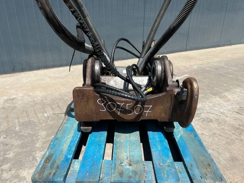 OilQuick OQ70/55 323E - מצמד מהיר עבור מכונת בנייה: תמונה 2 OilQuick OQ70/55 323E - מצמד מהיר עבור מכונת בנייה: תמונה 2