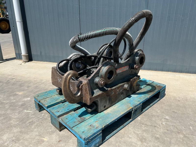 OilQuick OQ70/55 - 323E - מצמד מהיר עבור מכונת בנייה: תמונה 1 OilQuick OQ70/55 - 323E - מצמד מהיר עבור מכונת בנייה: תמונה 1