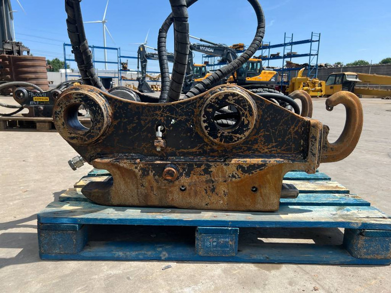 OilQuick OQ80 - 330D - 336D - 336E - 336F DB-stick - מצמד מהיר עבור מכונת בנייה: תמונה 4 OilQuick OQ80 - 330D - 336D - 336E - 336F DB-stick - מצמד מהיר עבור מכונת בנייה: תמונה 4