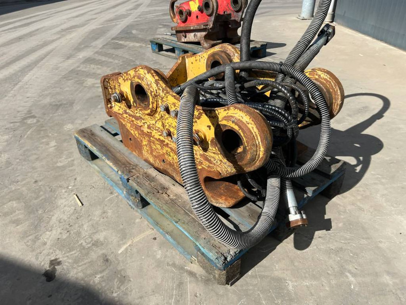 OilQuick OQ80 - 330F / 329E - מצמד מהיר עבור מכונת בנייה: תמונה 5 OilQuick OQ80 - 330F / 329E - מצמד מהיר עבור מכונת בנייה: תמונה 5