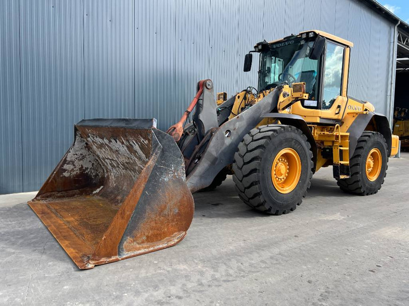 Volvo L90F - מעמיס גלגלים: תמונה 1 Volvo L90F - מעמיס גלגלים: תמונה 1
