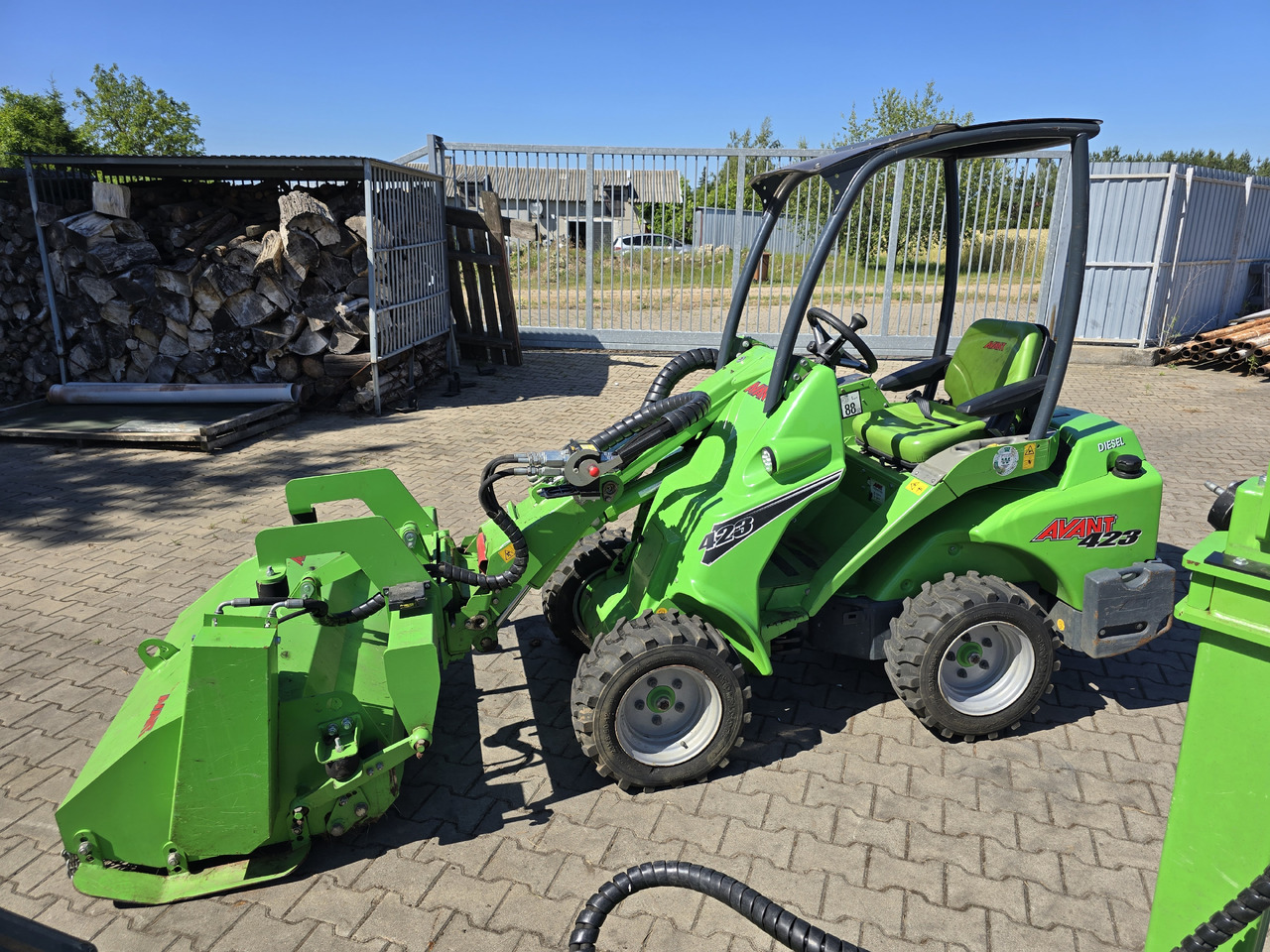 AVANT 423 - מעמיס היגוי החלקה: תמונה 3 AVANT 423 - מעמיס היגוי החלקה: תמונה 3