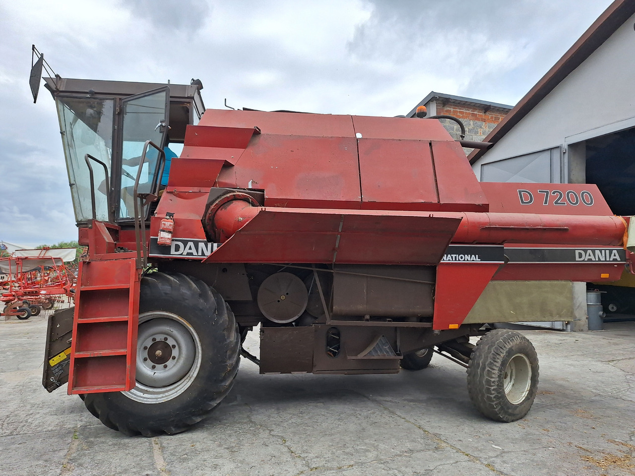 CASE DANIA 7200 - מקצרת קומבינה: תמונה 1 CASE DANIA 7200 - מקצרת קומבינה: תמונה 1