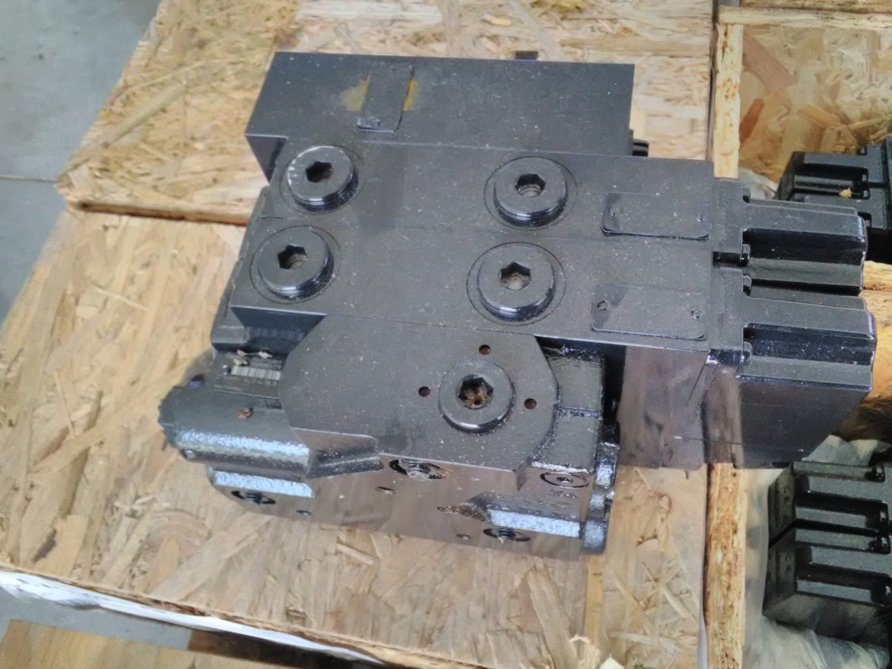 CNH 47433959 - שסתום עבור מכונה חקלאית: תמונה 4 CNH 47433959 - שסתום עבור מכונה חקלאית: תמונה 4