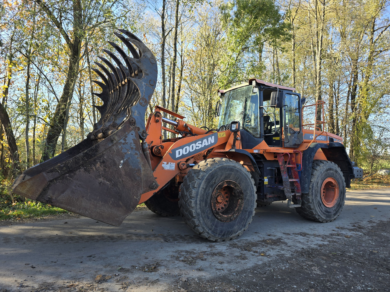 DOOSAN DL300-3 z WAGĄ - מעמיס גלגלים: תמונה 1 DOOSAN DL300-3 z WAGĄ - מעמיס גלגלים: תמונה 1