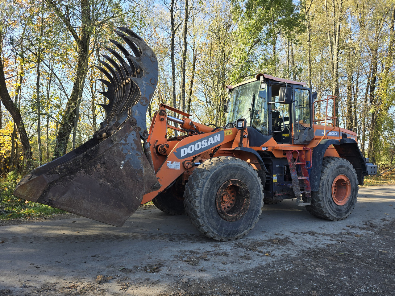 DOOSAN DL300-3 z WAGĄ - מעמיס גלגלים: תמונה 3 DOOSAN DL300-3 z WAGĄ - מעמיס גלגלים: תמונה 3