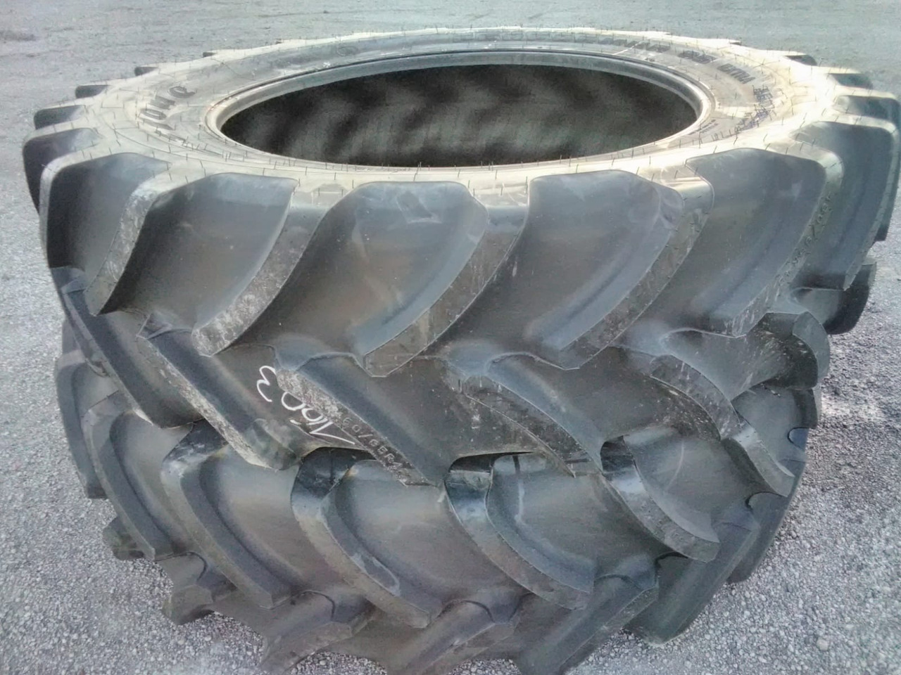 FIRESTONE 460/85 R42 (18.4 R42) - חבילת גלגלים וצמיגים עבור מכונה חקלאית: תמונה 3 FIRESTONE 460/85 R42 (18.4 R42) - חבילת גלגלים וצמיגים עבור מכונה חקלאית: תמונה 3
