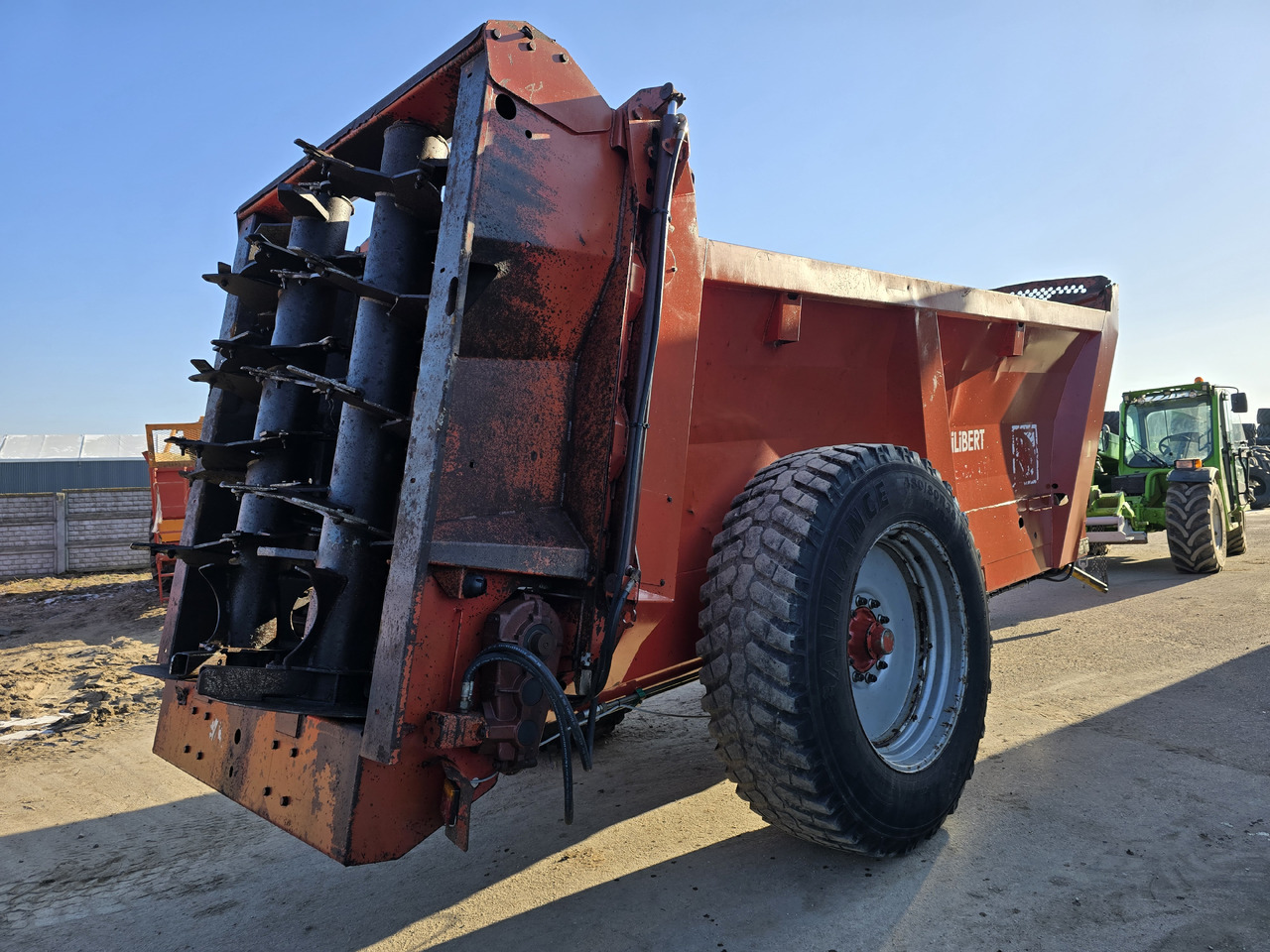 GILIBERT HELIOS 15 - מפזרת זבל: תמונה 5 GILIBERT HELIOS 15 - מפזרת זבל: תמונה 5