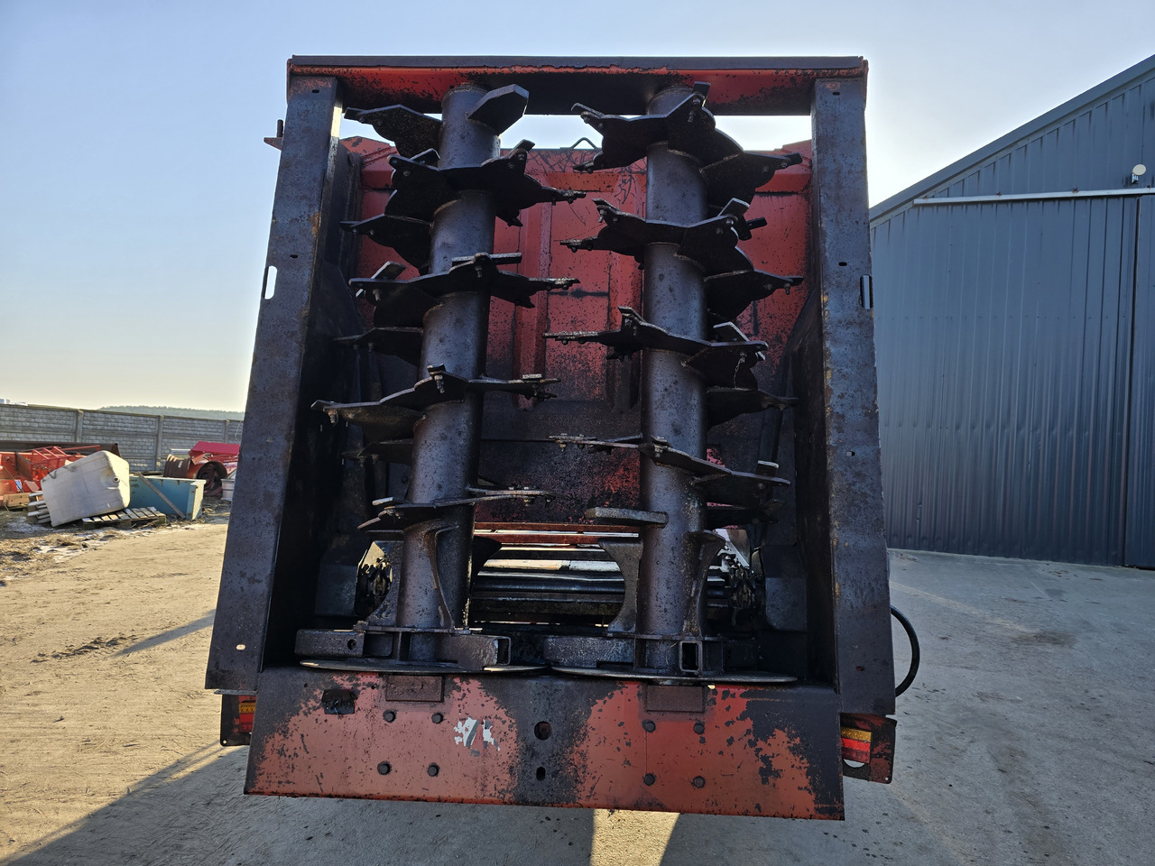 GILIBERT HELIOS 15 - מפזרת זבל: תמונה 4 GILIBERT HELIOS 15 - מפזרת זבל: תמונה 4