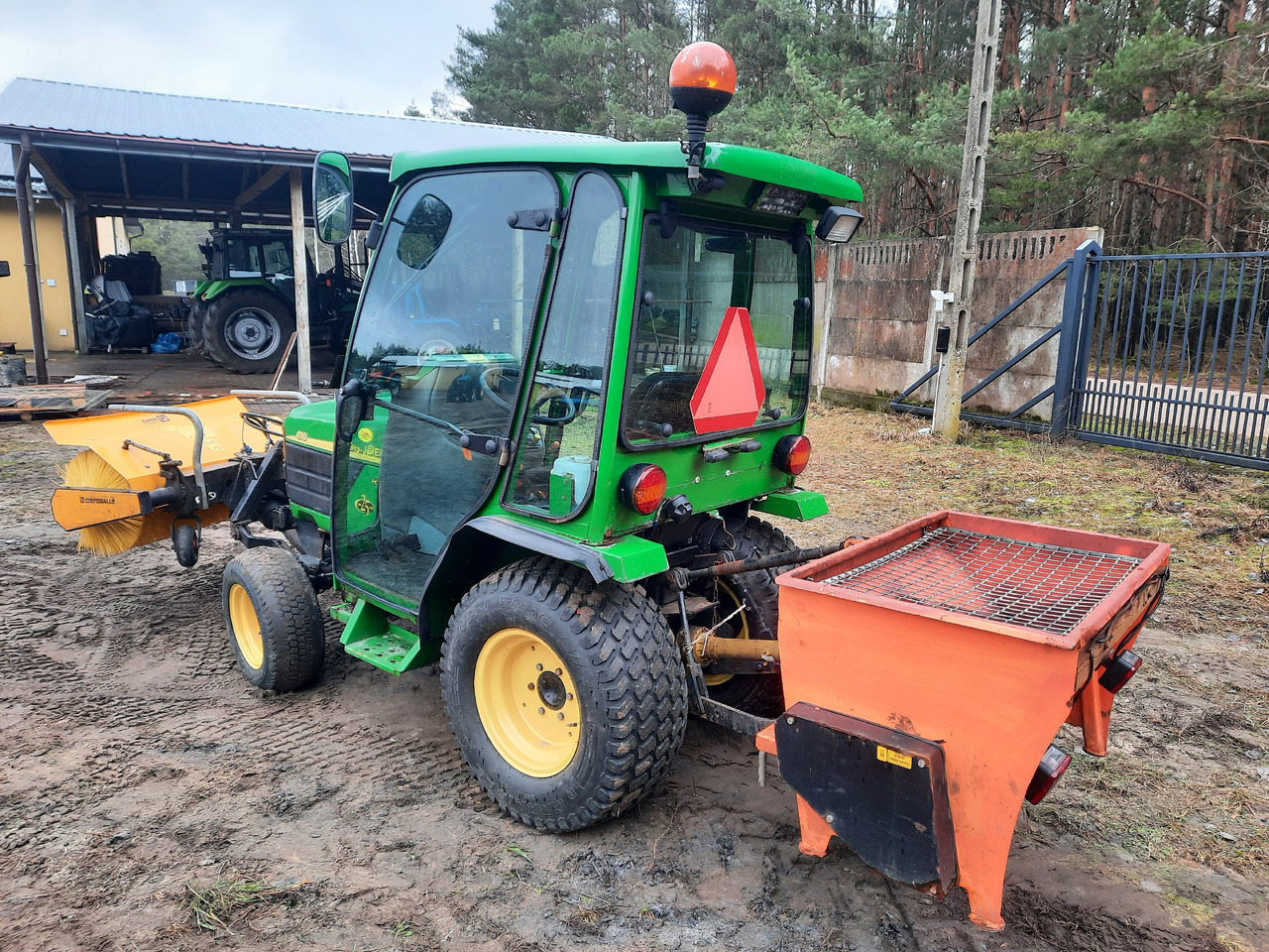 JOHN DEERE 4110 - טרקטור חקלאי: תמונה 4 JOHN DEERE 4110 - טרקטור חקלאי: תמונה 4