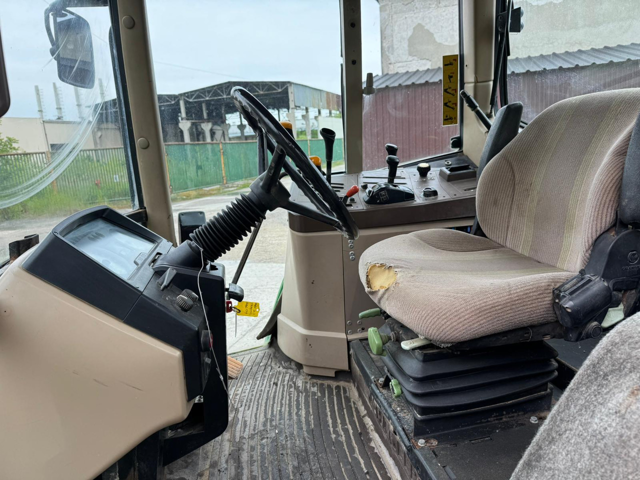 JOHN DEERE 6110 - טרקטור חקלאי: תמונה 3 JOHN DEERE 6110 - טרקטור חקלאי: תמונה 3