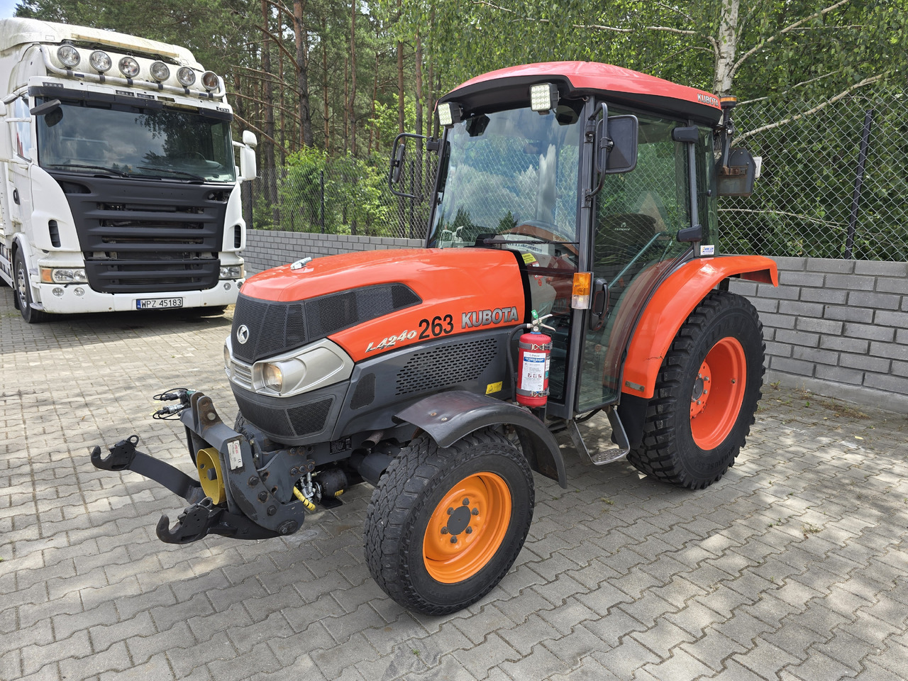 KUBOTA 4240 - טרקטור חקלאי: תמונה 1 KUBOTA 4240 - טרקטור חקלאי: תמונה 1