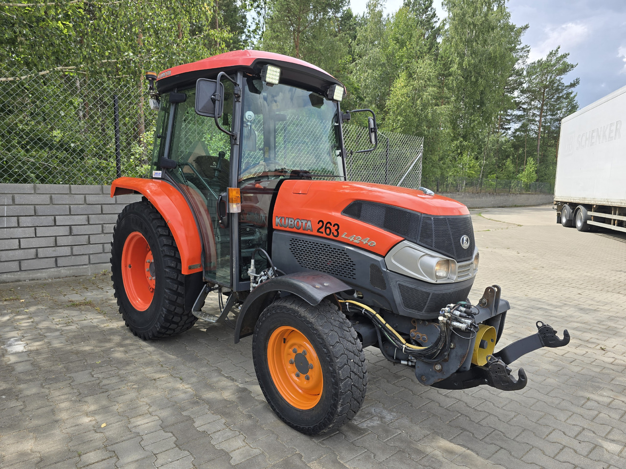 KUBOTA 4240 - טרקטור חקלאי: תמונה 3 KUBOTA 4240 - טרקטור חקלאי: תמונה 3