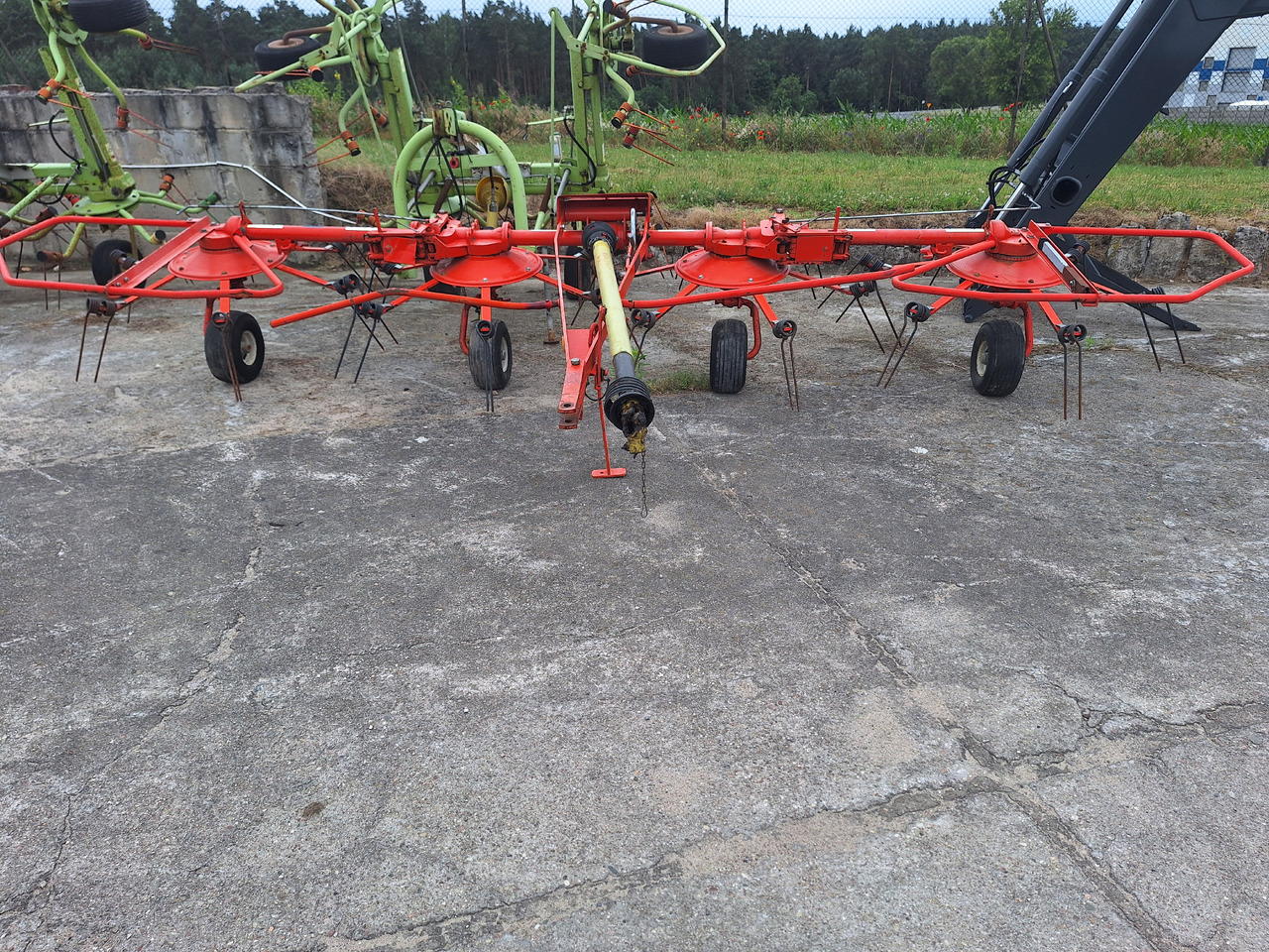 KUHN 5001T - גורף/ מגרפה: תמונה 2 KUHN 5001T - גורף/ מגרפה: תמונה 2